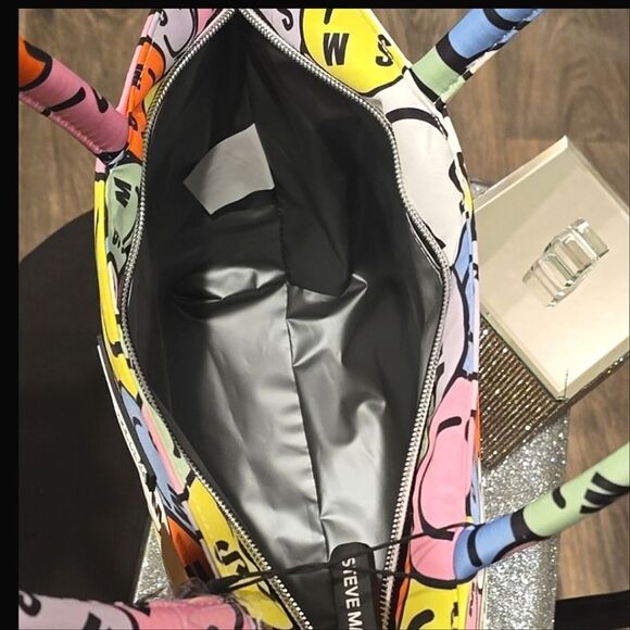 Steve Madden Logo Smiley Face Insulated Lunch Bag - Picture 4 of 8